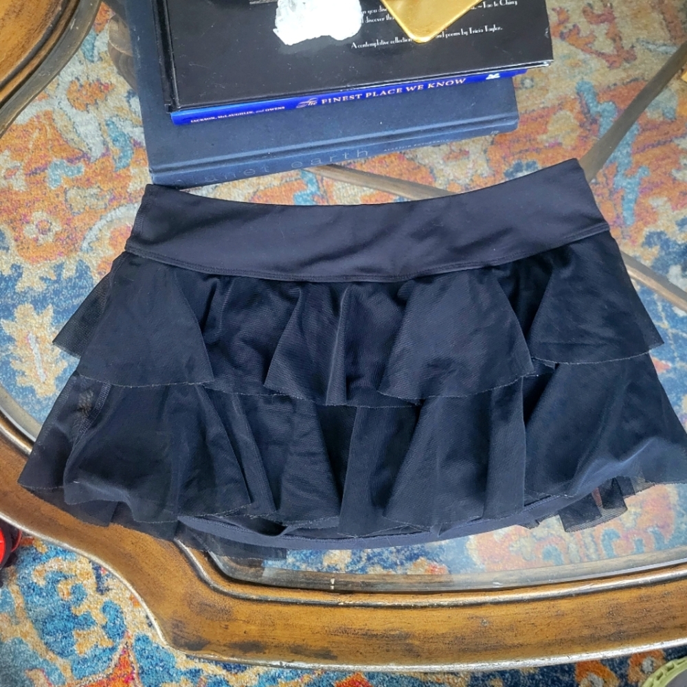 Fun and flirty luxury brand bobbe active layer cake black tennis skirt